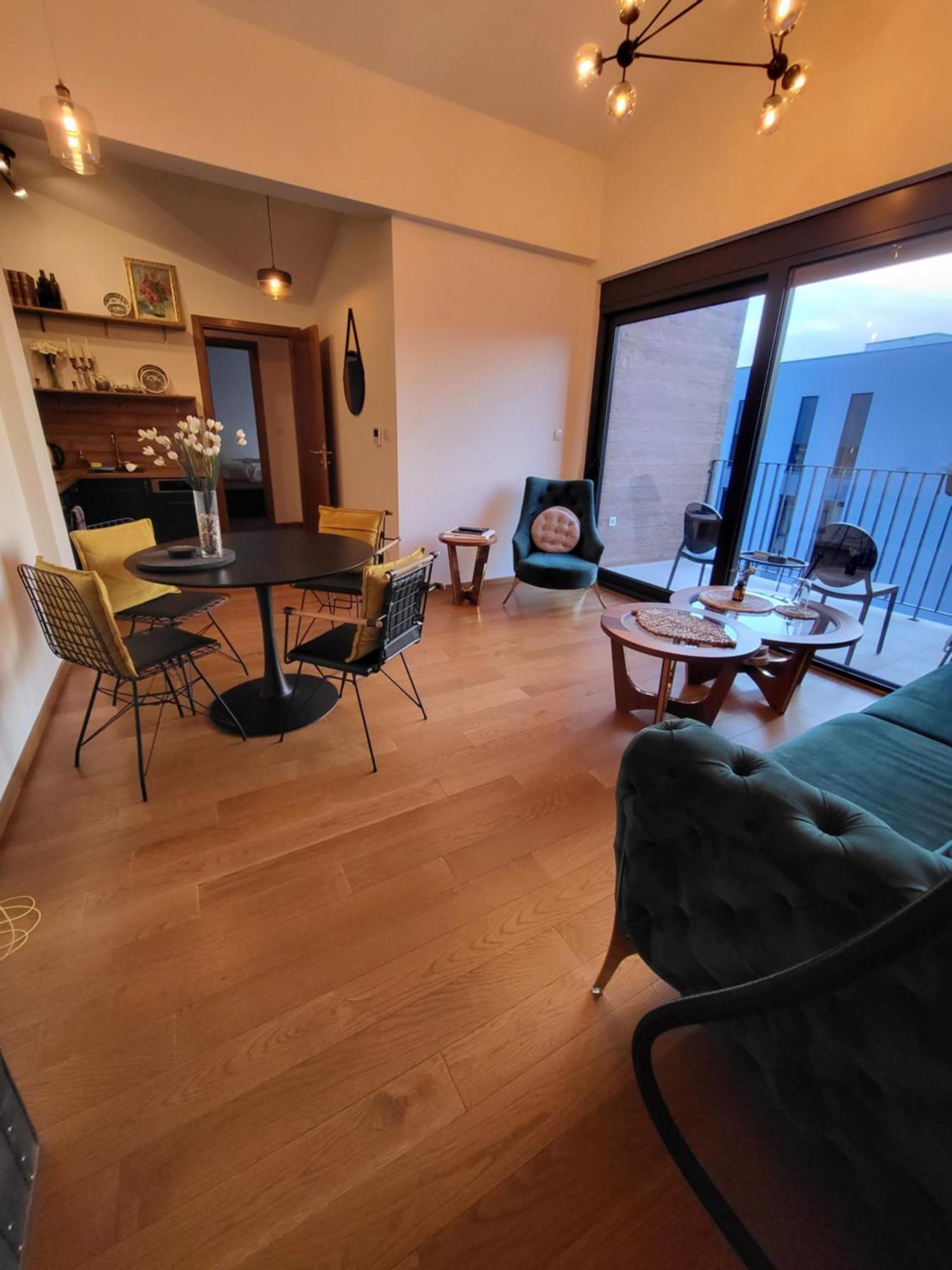 New! Stylish 2 Bedroom Condo With View & Pool 蒂瓦特 外观 照片